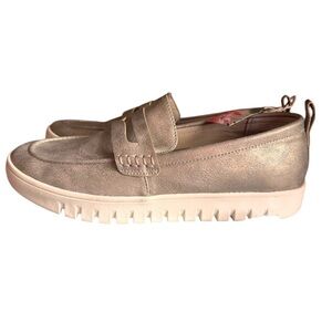 Tommy Bahama Cushioned Bronze Loafers